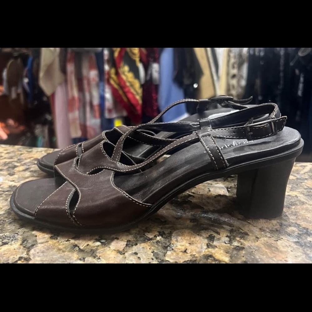 Easy Spirit Brown Leather Slingback Heels Size 7.5 - Picture 2 of 4
